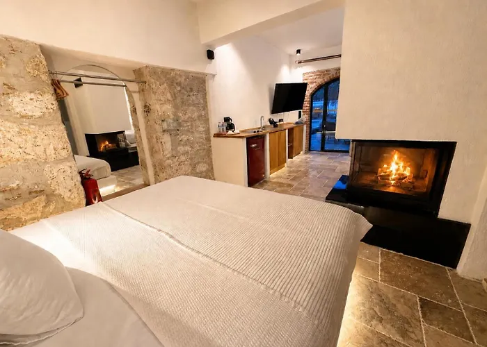 Adyton Guest House